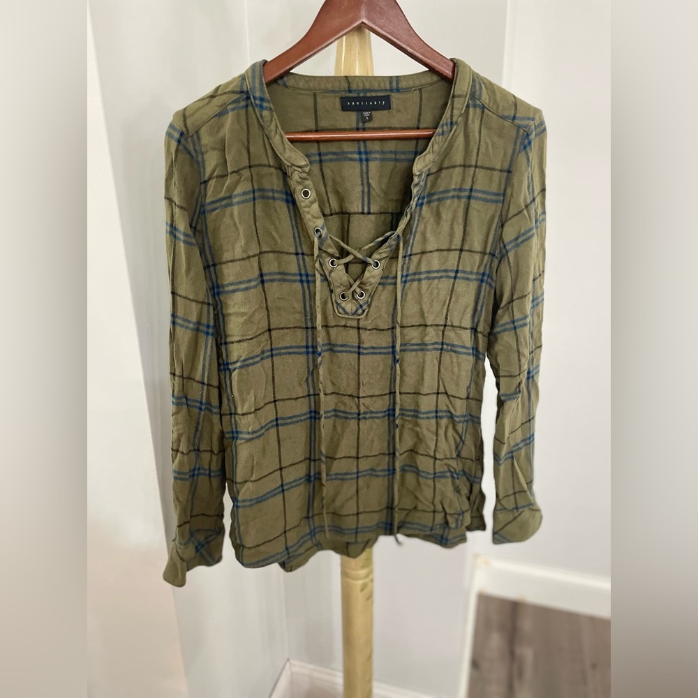 Green and blue tee.